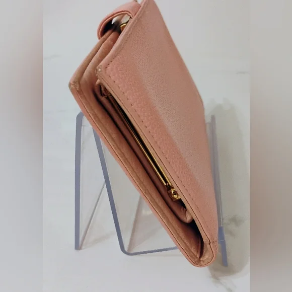 CHANEL Pink CC Caviar Leather Wallet w/ Kisslock & GHW - Picture 4 of 10